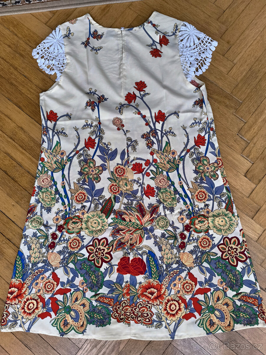 Letní šaty s krajkou - 4