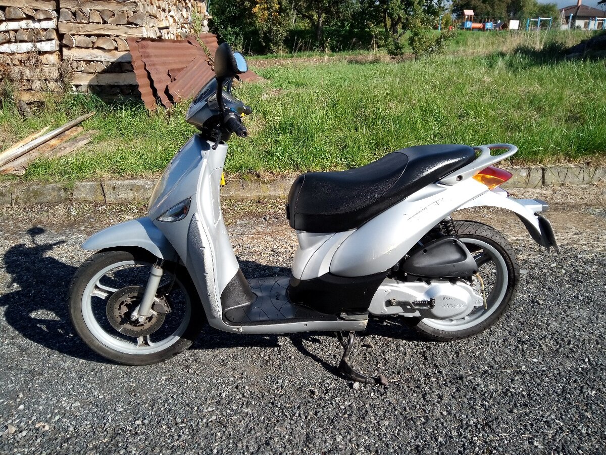 Prodám skútr MALAGUTI CIAK 150 4T r.v 2002 - 4