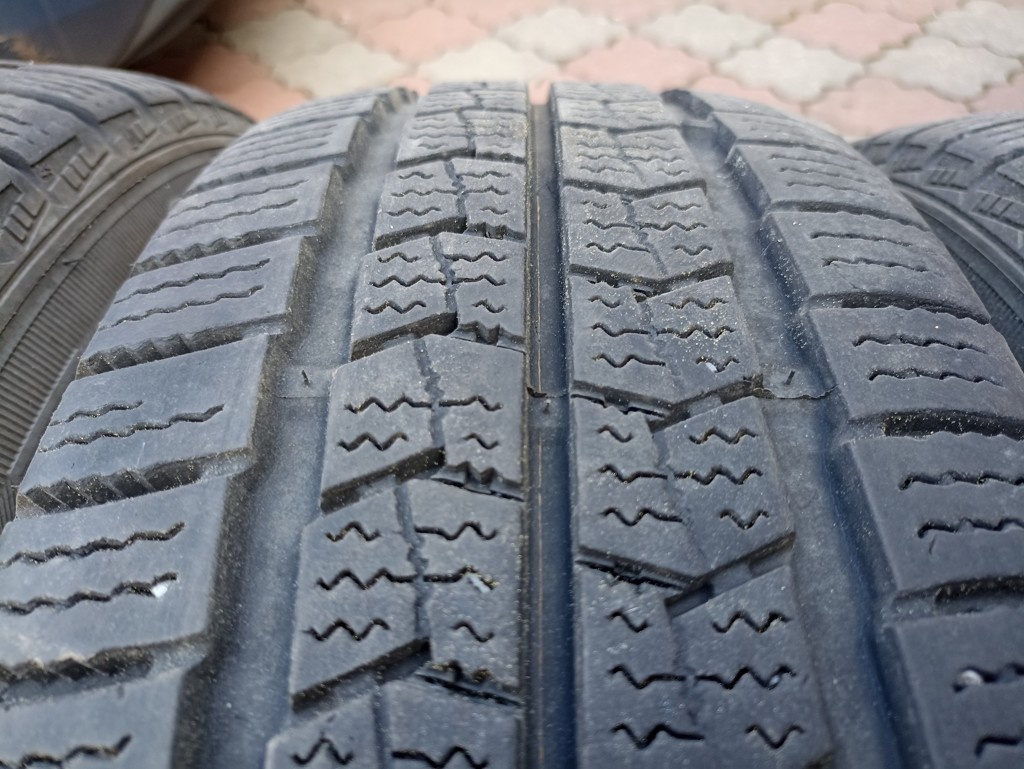 Zimní pneu Nexen 205/65 R16C 107/105T. - 4