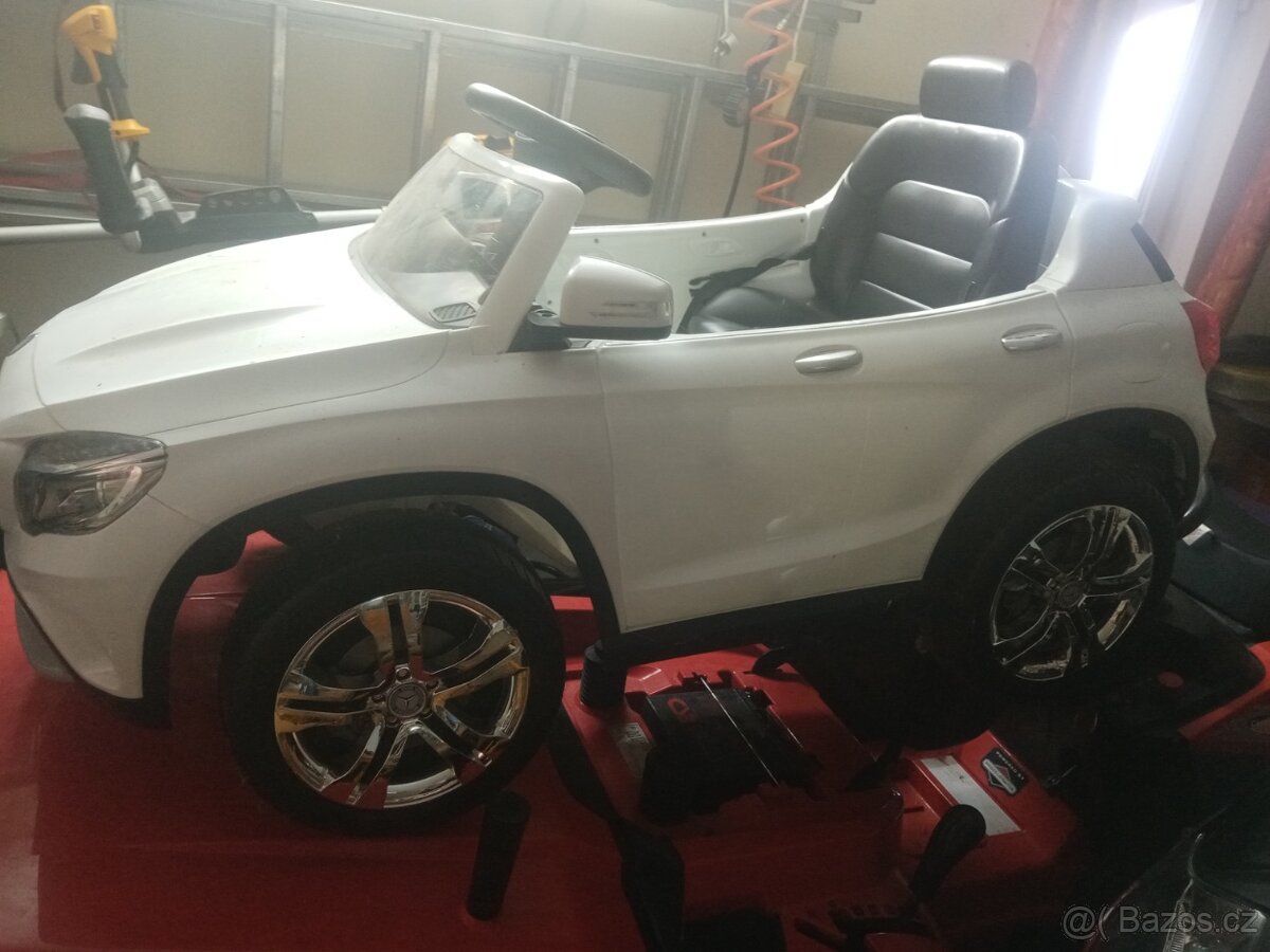 DĚTSKÉ AUTÍČKO MERCEDES - 4