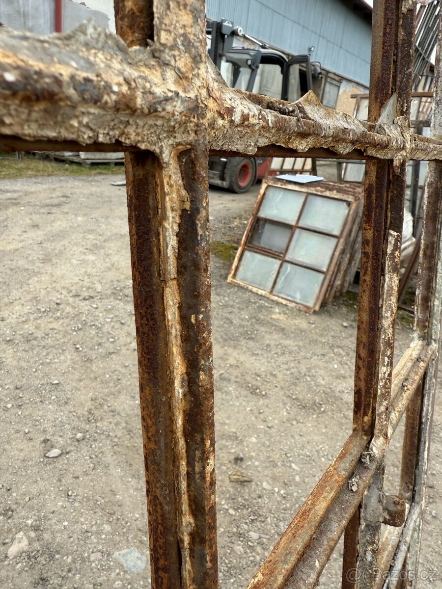 Tovární okno 48 - 4