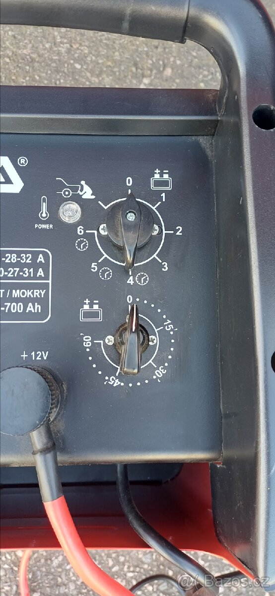 Nabíječka 12 -24V jako nová - 4