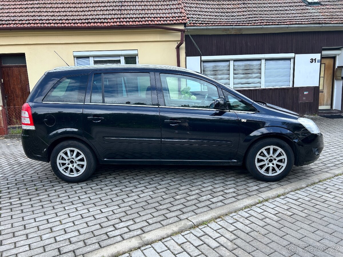 Opel Zafira B 1,8 103 kW, xenony, 253.000 km, černá - 4