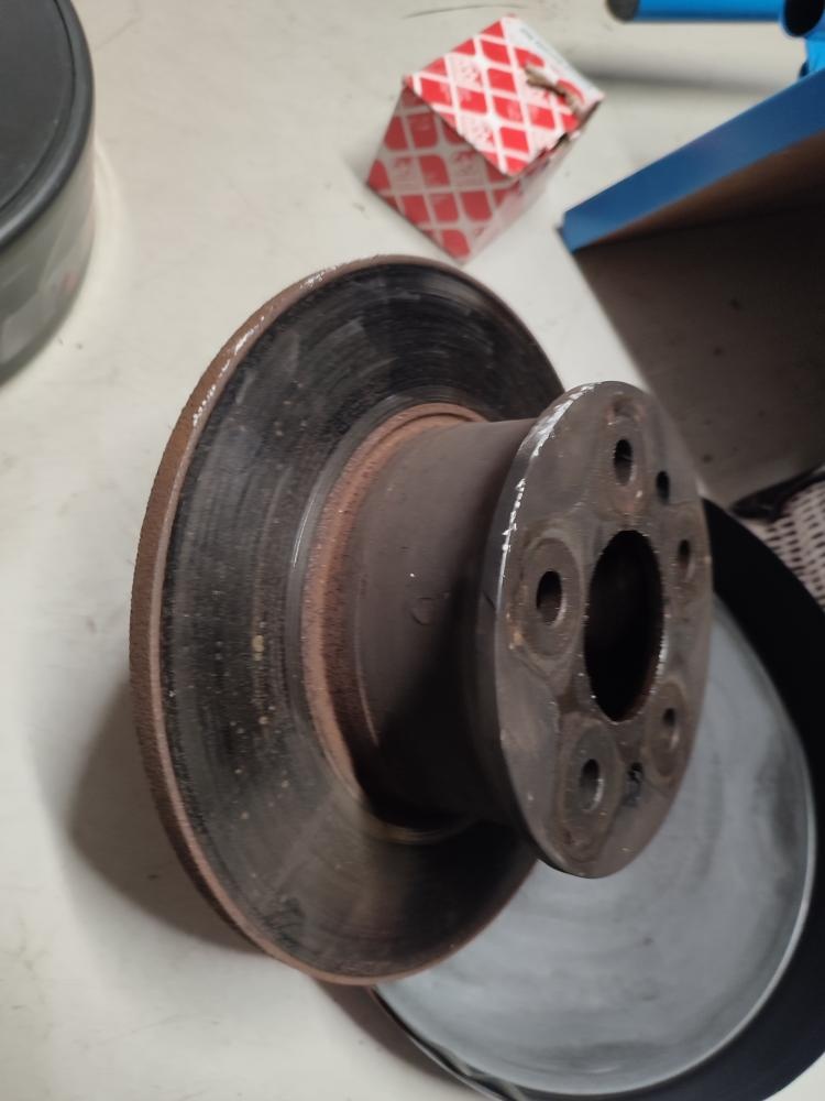 Prodám na Vw Bus T2b tyto díly brzd - 4