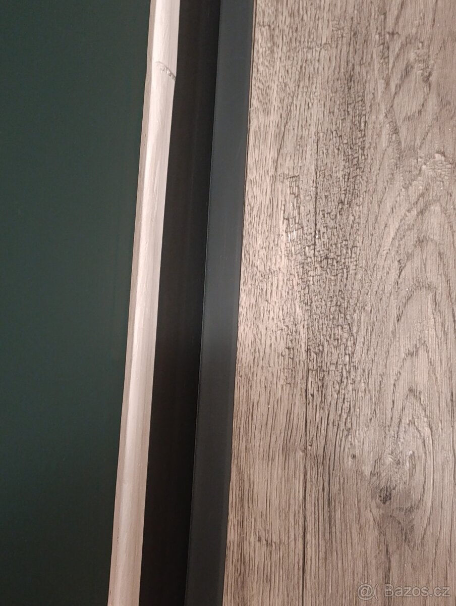 Podlahová samolepící lemovka/lišta - 4