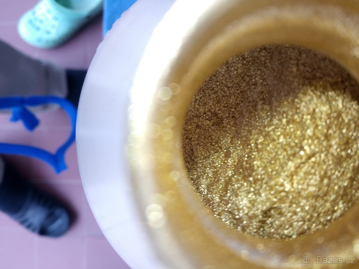 BRONZOVÝ PRÁŠEK - 4