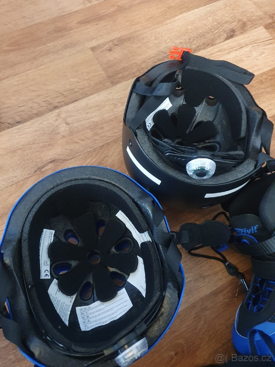 Dětské kolečkové brusle - dvě sady brusle, přilba, chrániče - 4