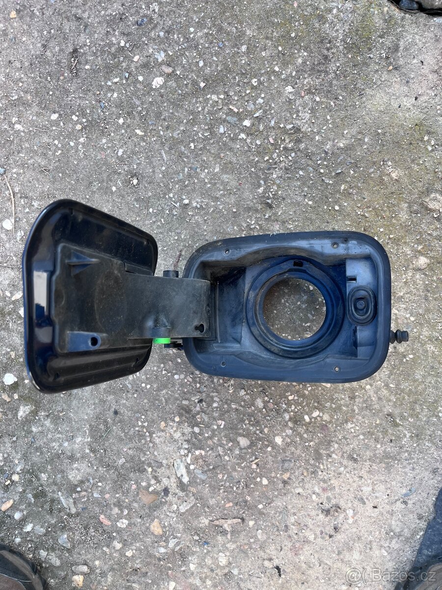 Prodám víčko nádrže BMW E60 - 4