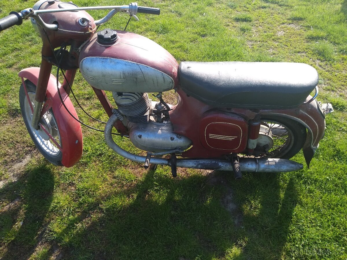 Jawa 250 - 4