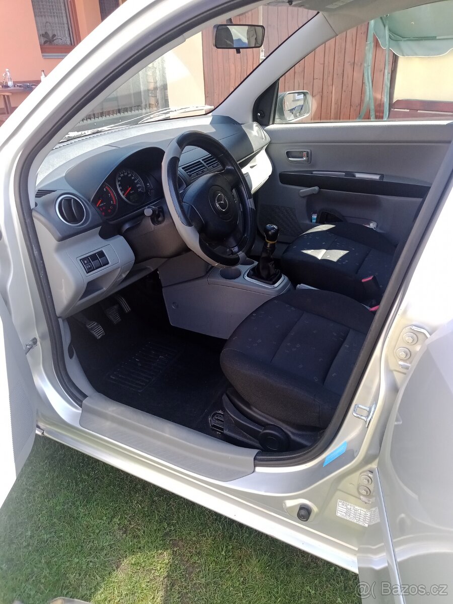 Prodám MAZDA 2 - 4