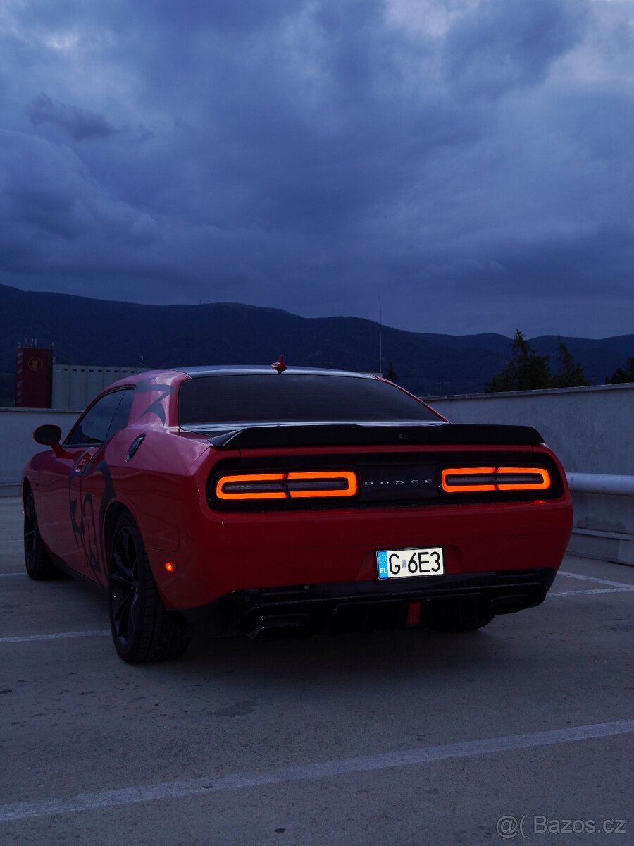 DODGE CHALLENGER R/T 5.7 HEMI V8 - 4