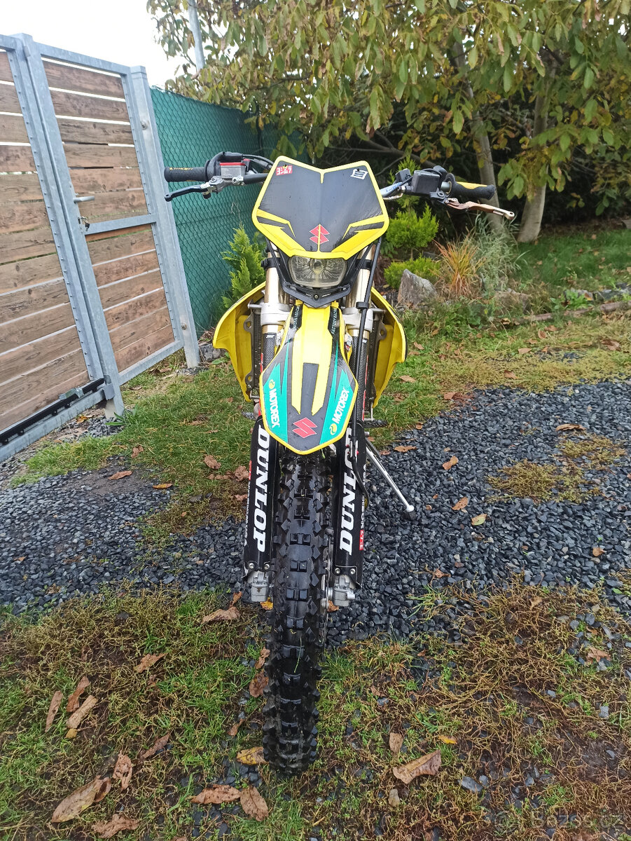 Suzuki RMZ 250 R.V.2015