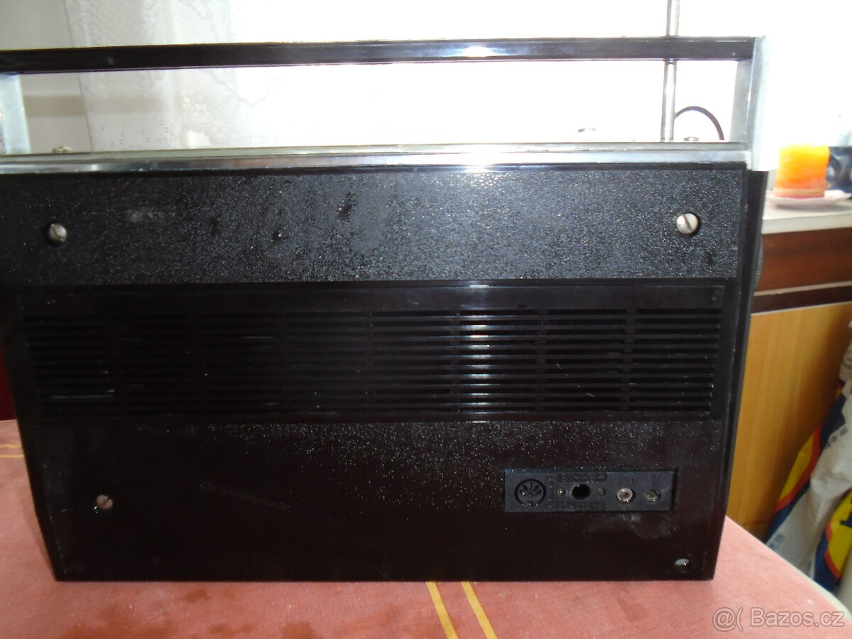 Prodám staré tranzistorové rádio,kazetový záznamník - 4