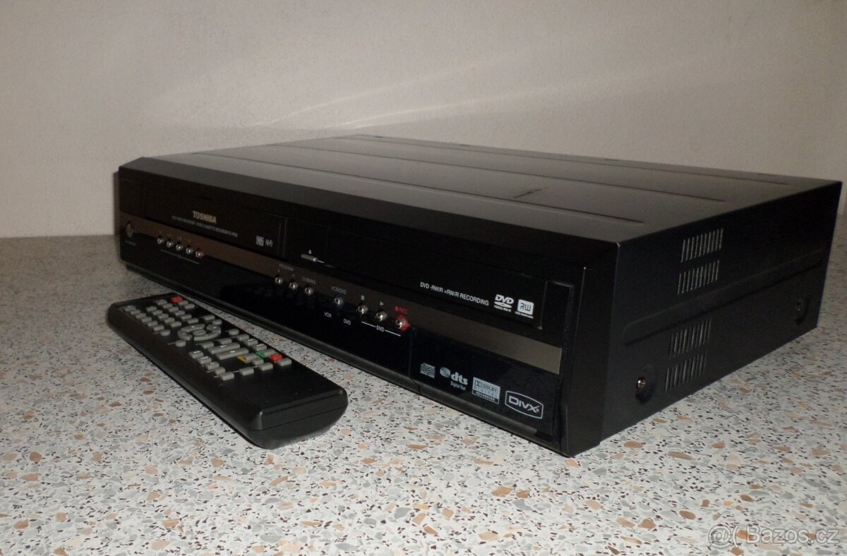 VHS-DVD rekordér Toshiba D-VR52 - 4