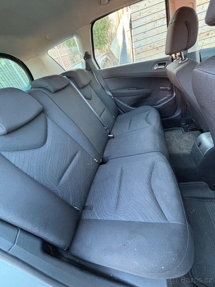 Peugeot 308 interiér - 4