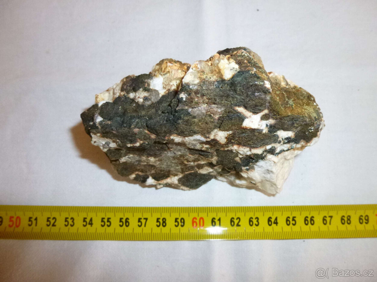 Minerál, nerost - hastingsit 4 - 4