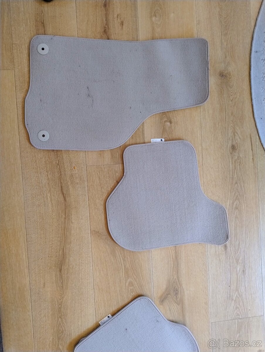 Octavia 2 - krásné koberečky, stínění - 4