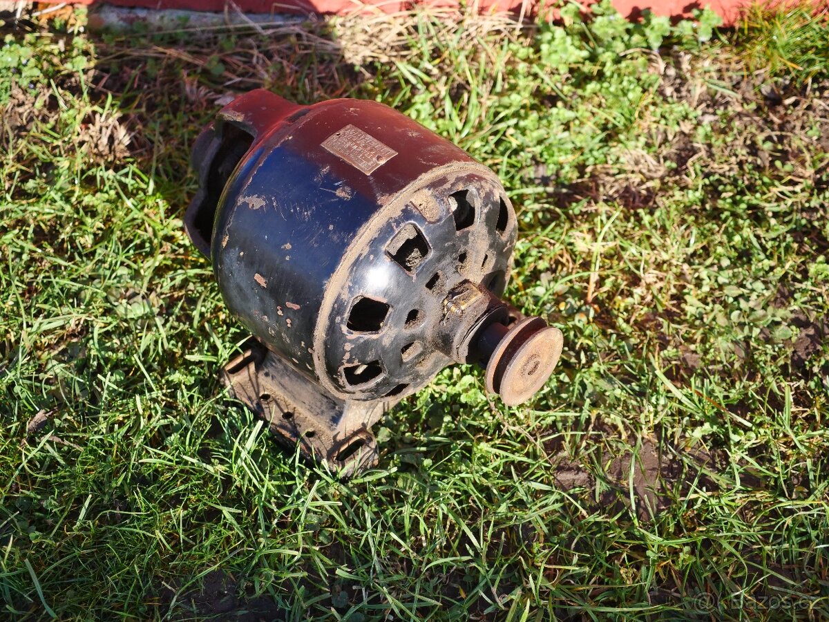 Historický elektromotor marelli malý výstavní - 4