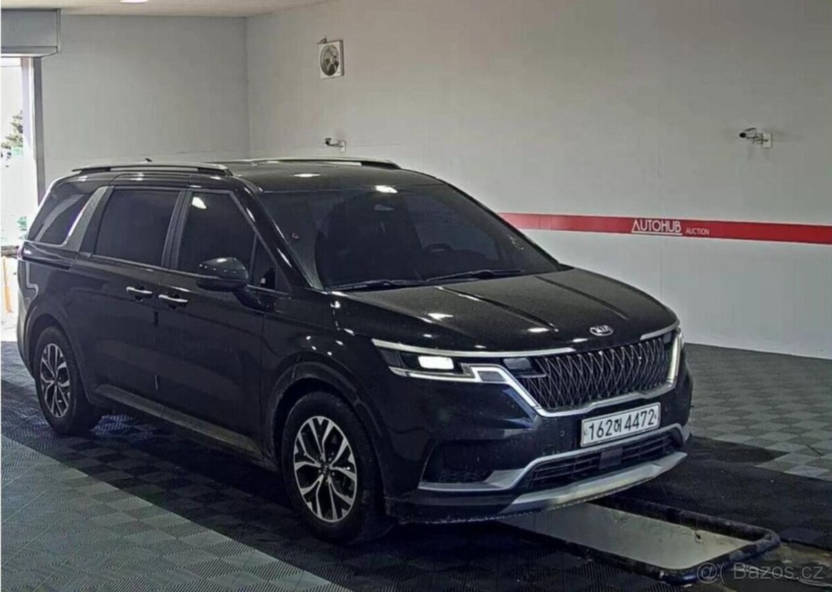 Kia Carnival 2.2-9 MÍST-VŮZ NA CESTĚ - 4