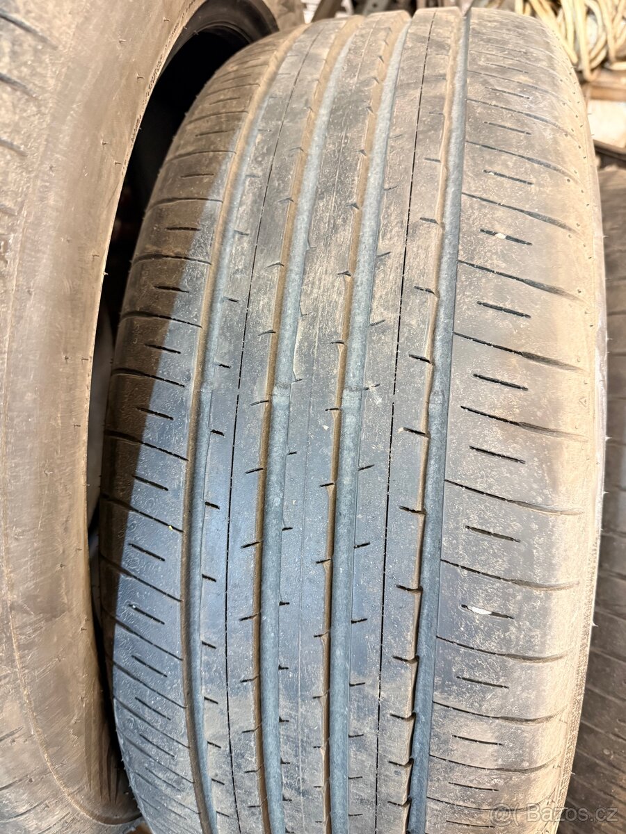 Dunlop 235/50R21 - 4