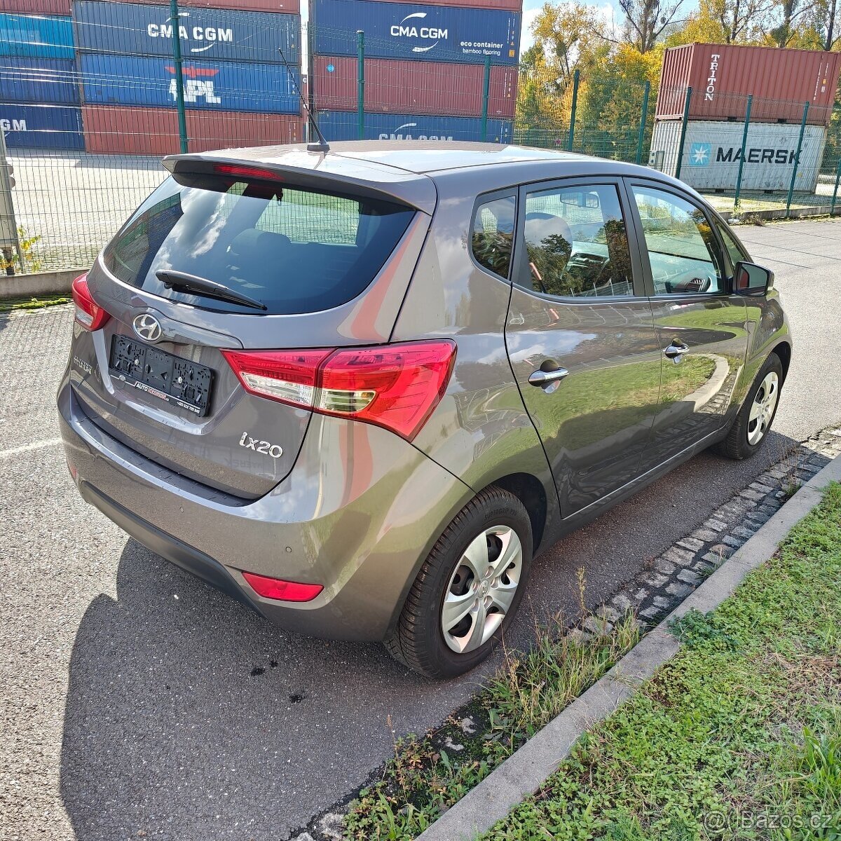 Hyundai ix20 1.6i automat 62.tis.km Švýcarsko ročník 1942 - 4