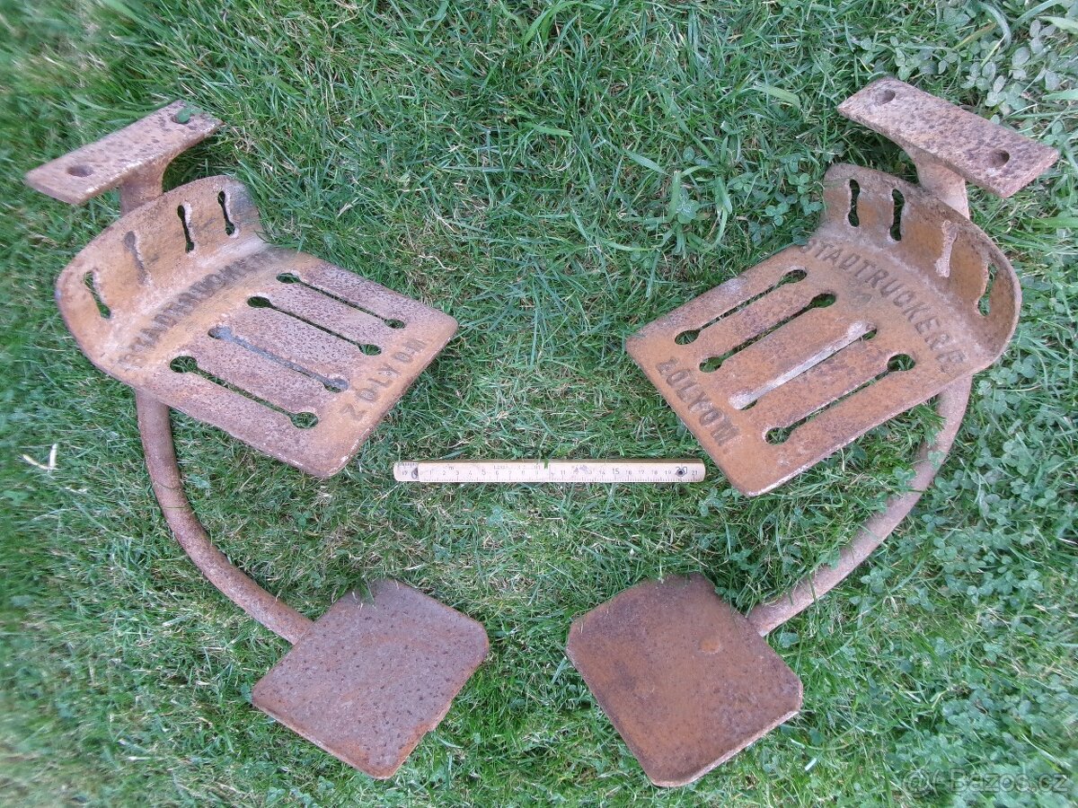 prodám díly z koňského kočáru. Nádrže na PHM, odčerpávací ru - 4