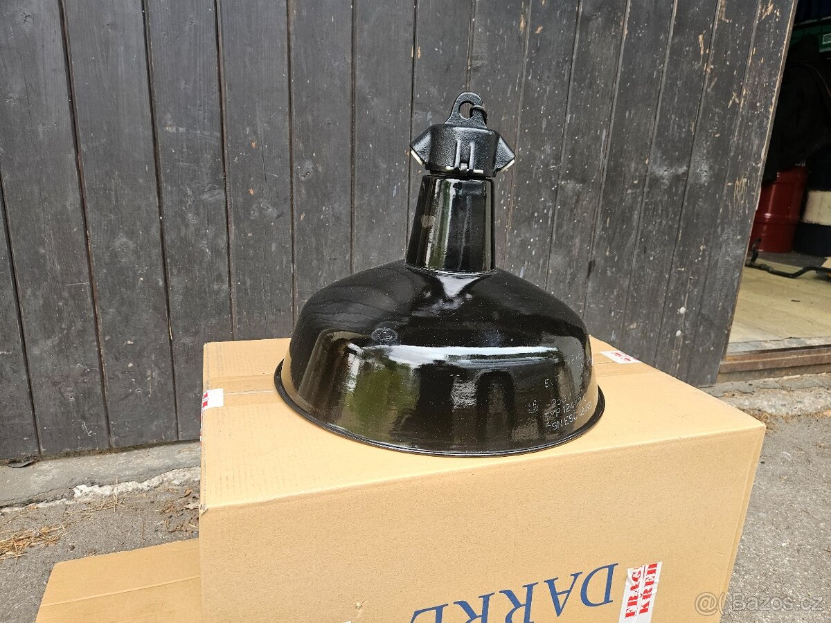 Tovární fabricka stará lampa. - 4