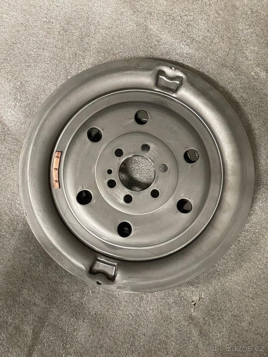 04E105266K Setrvačník - 4