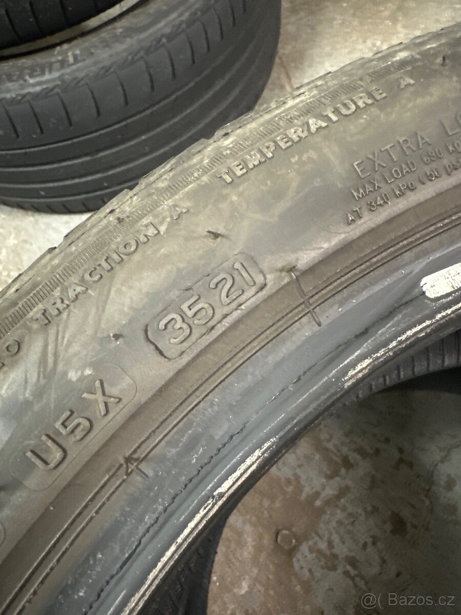 225/45R18 - 4