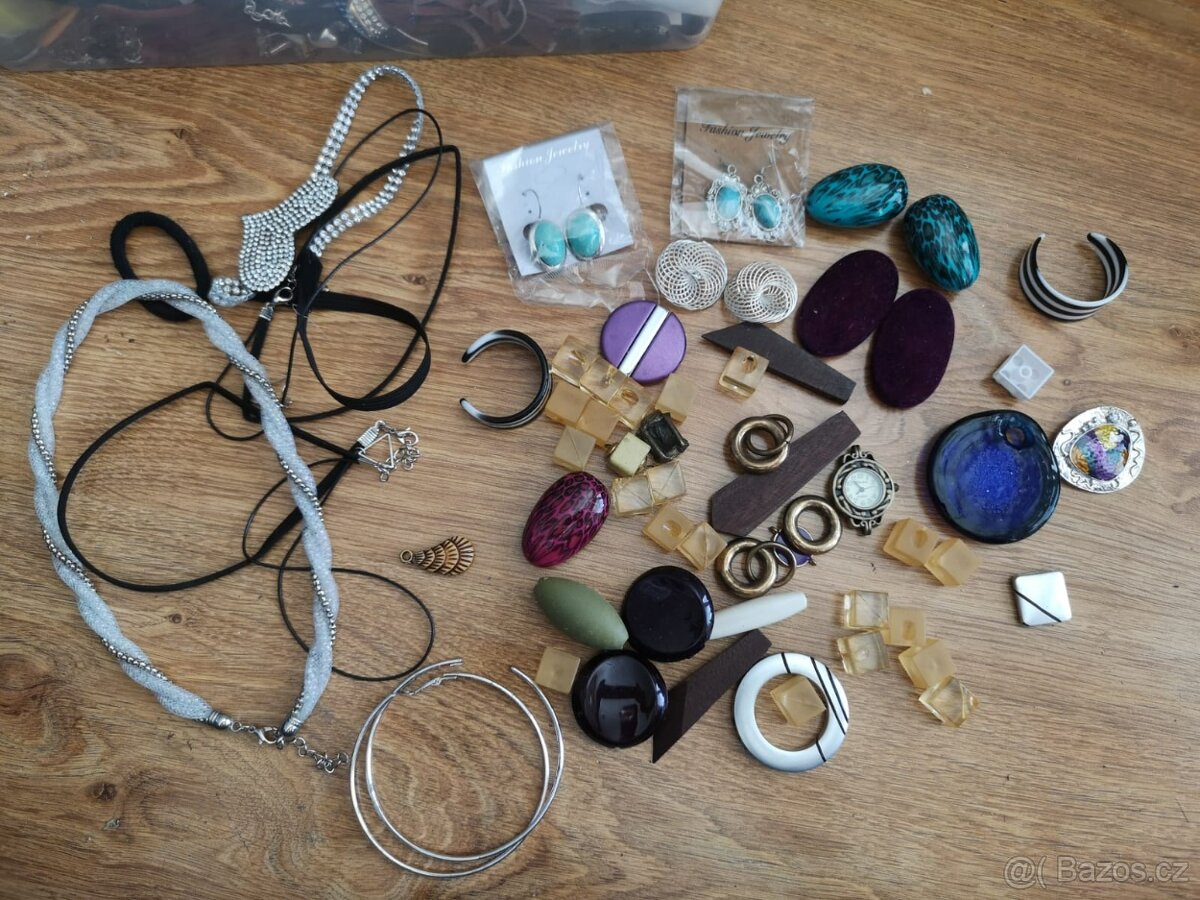 Výtvarné potřeby korálky,přišívky pro kreativce - 4