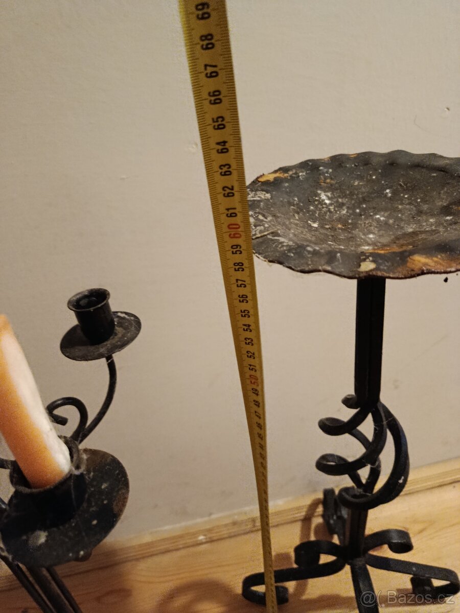 Dva černé svícny - 4