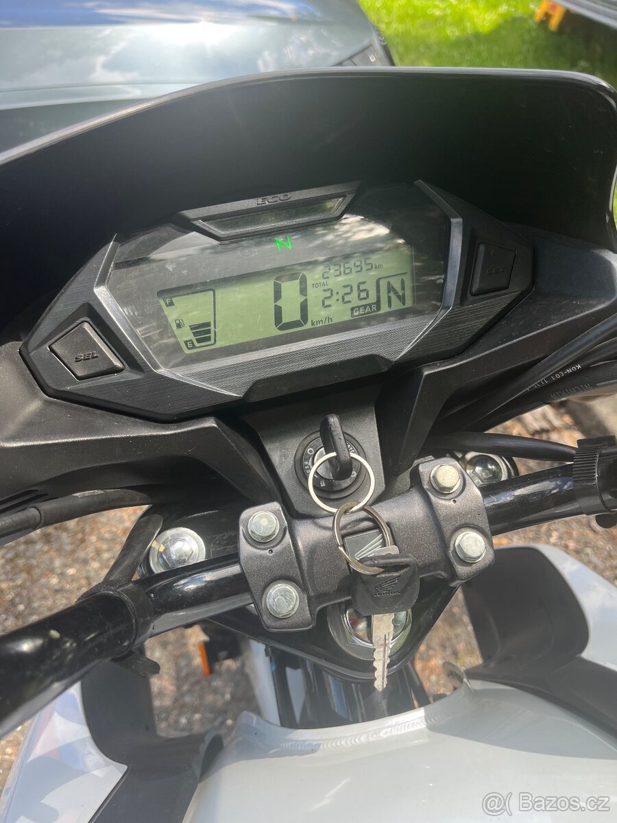 Honda CB125F - 4