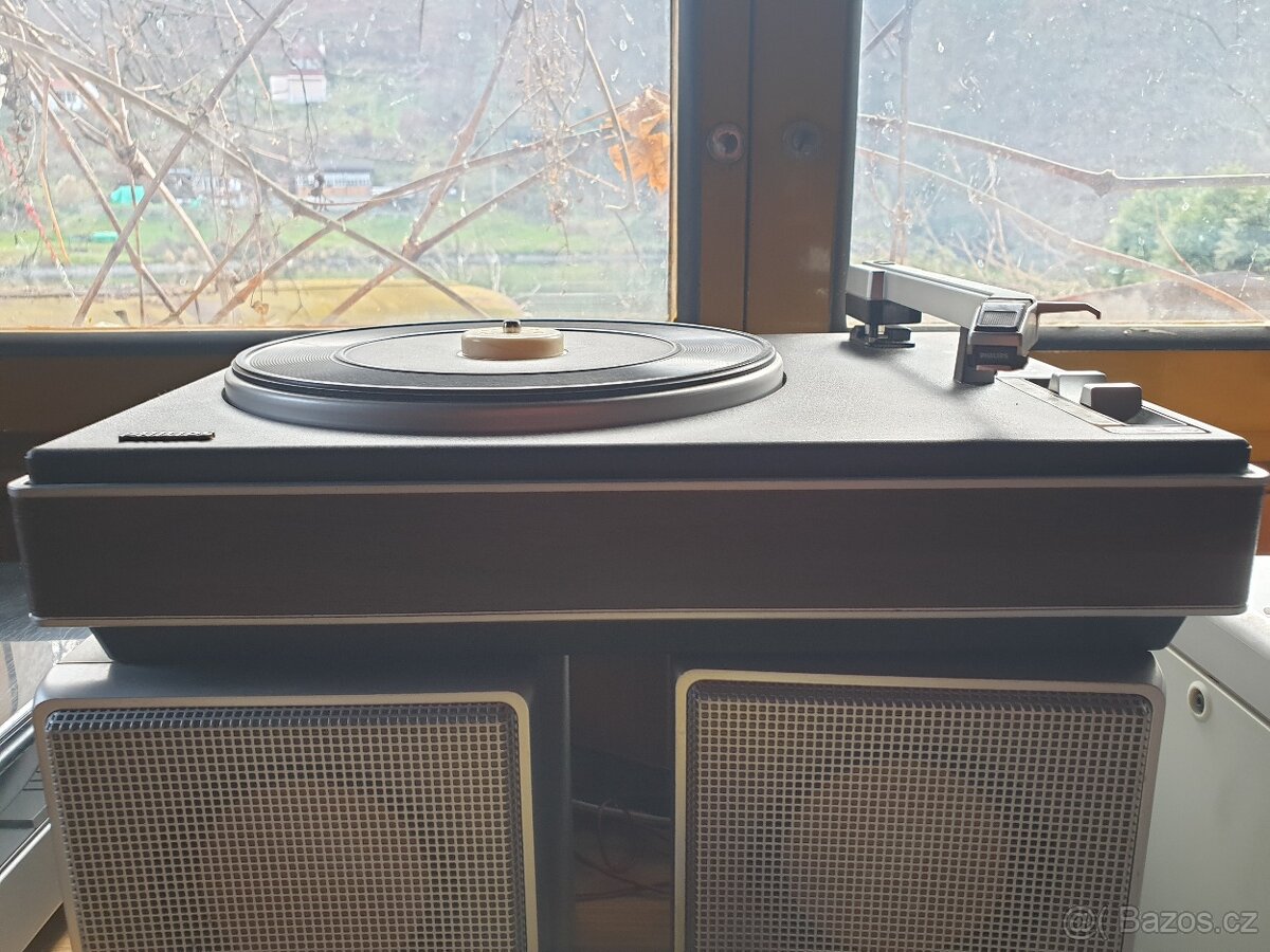 Gramofon Philips, Tesla, Universum - 4