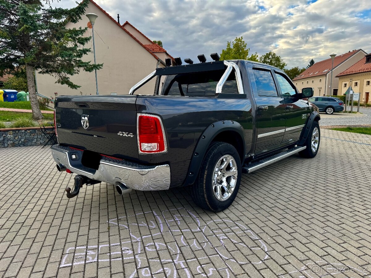DODGE RAM 1500 4X4 5.7L LPG HEMI LARAMIE LONG MAX VYBAVA