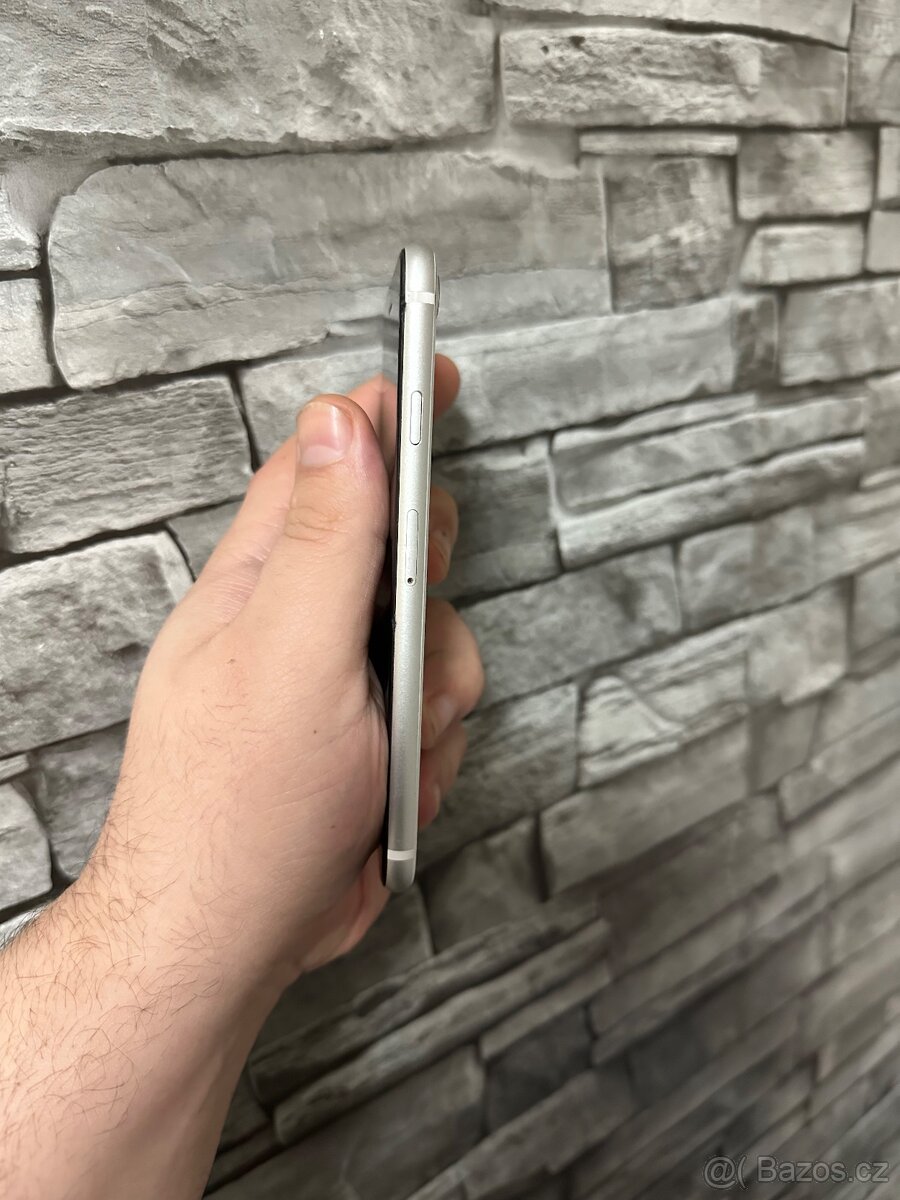 iPhone Se 2020 Top stav - 4