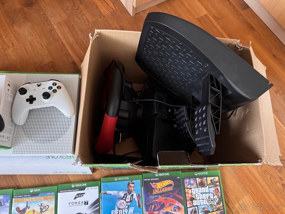 Xbox One S 1TB + herní volant + 2.ovladač + 6x hra - 4