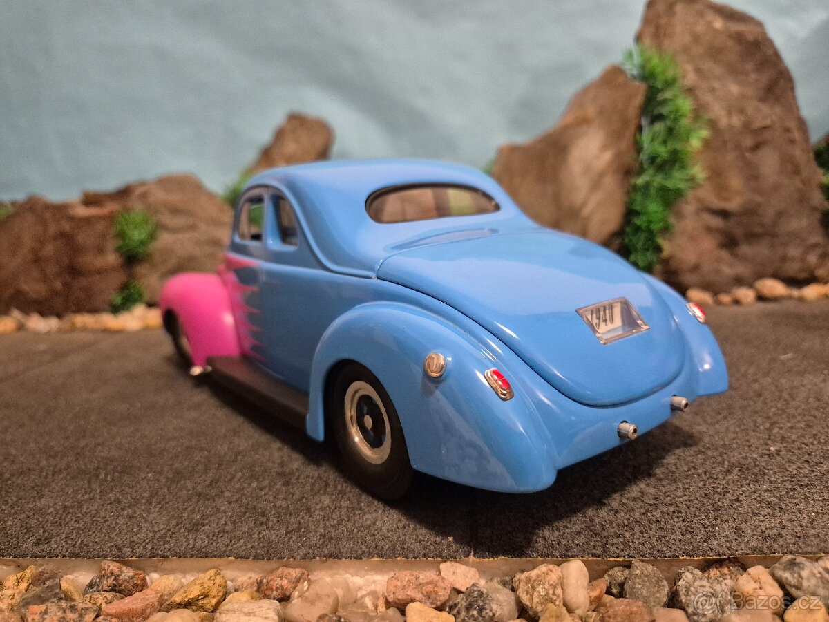Prodám model 1:18 Ford Deluxe - 4