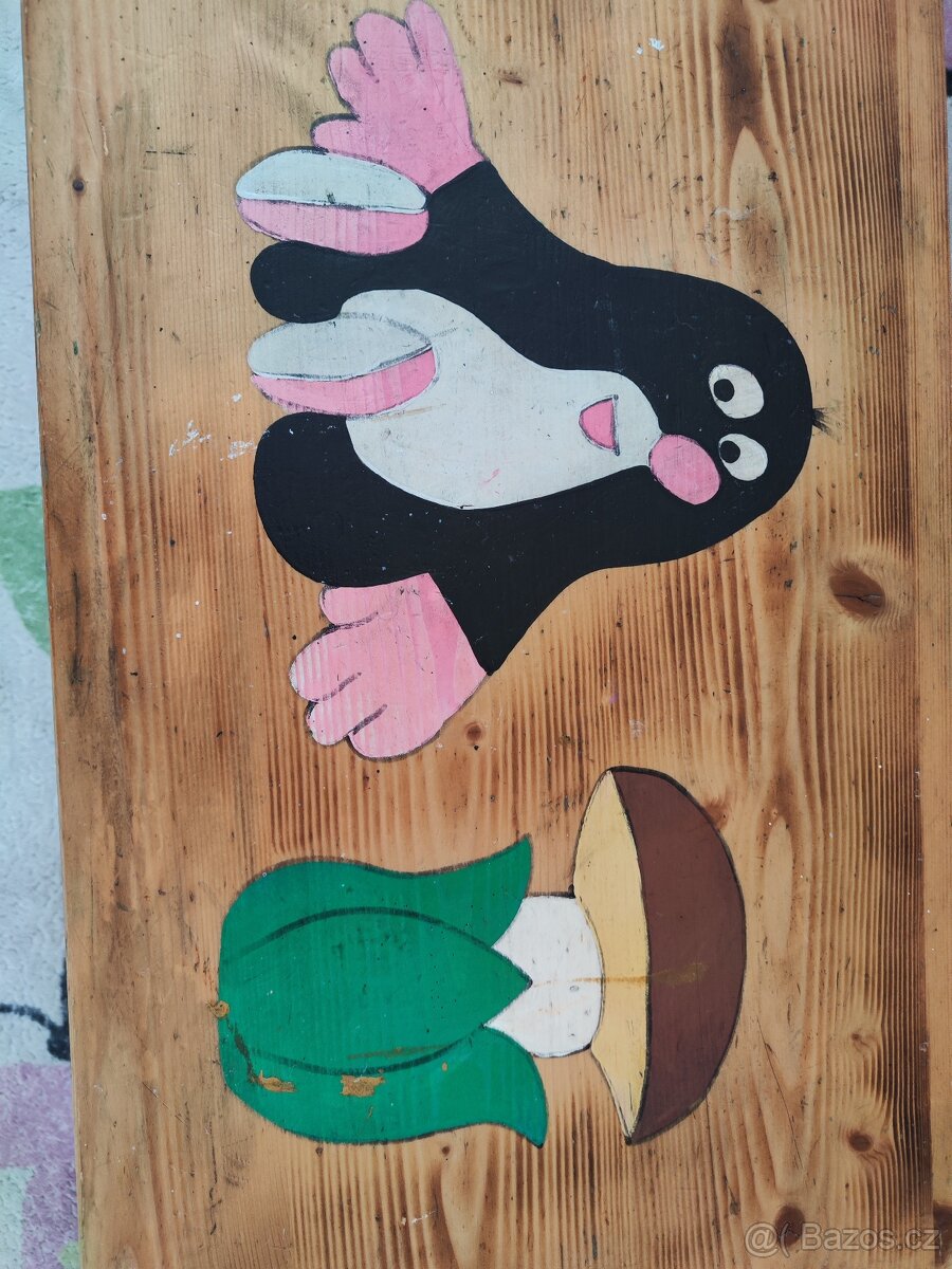 Dětský dřevěný stoleček se židlemi - 4