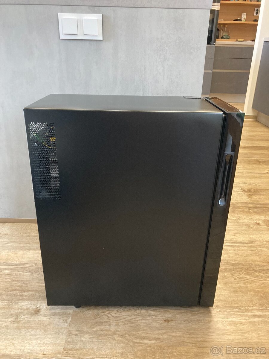 Vinotéka Fagor na 12 lahví - 4