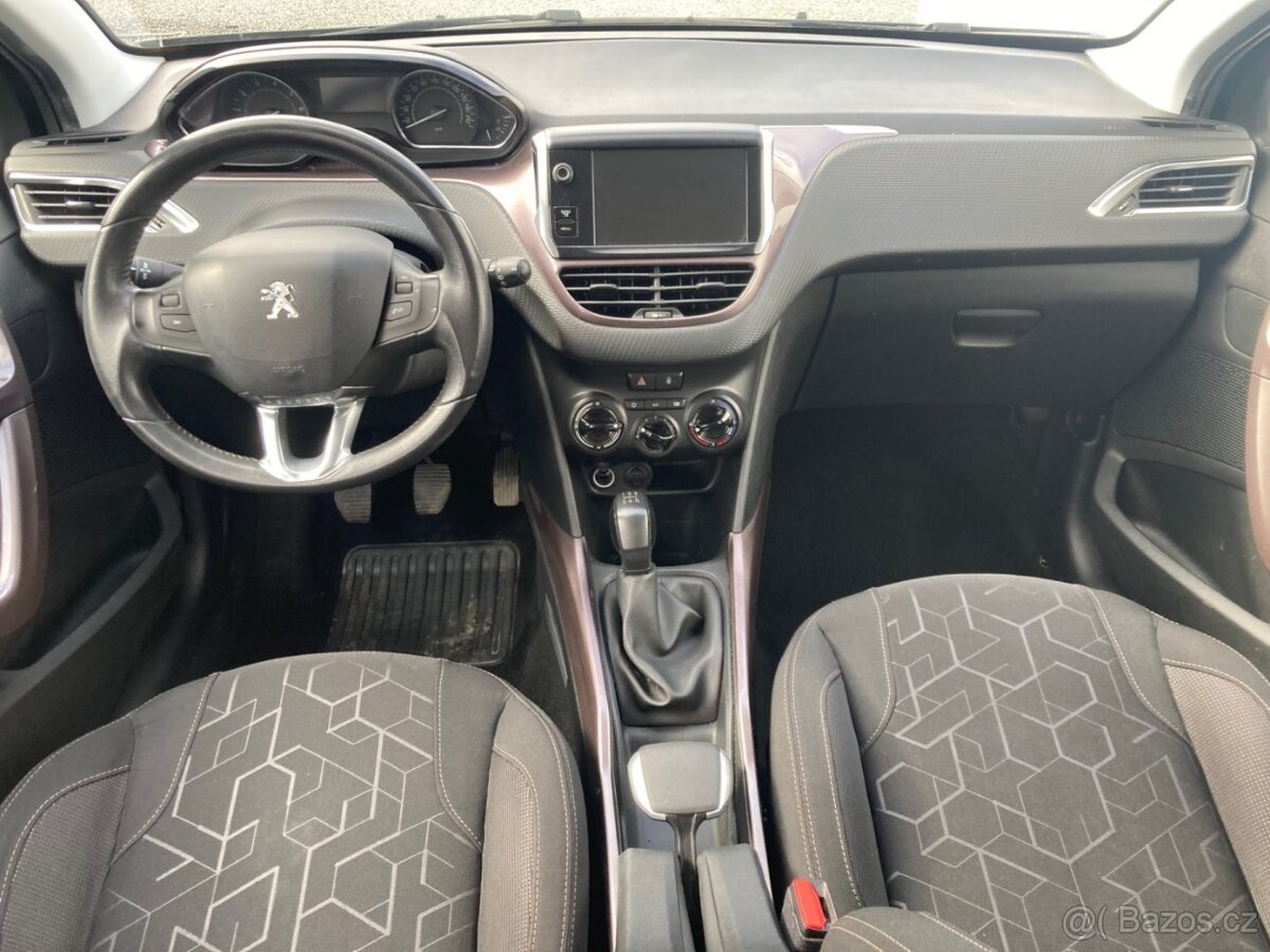 Peugeot 2008, 1,2 VTi, vyhř.sedačky, klima, tažné, CEBIA - 4