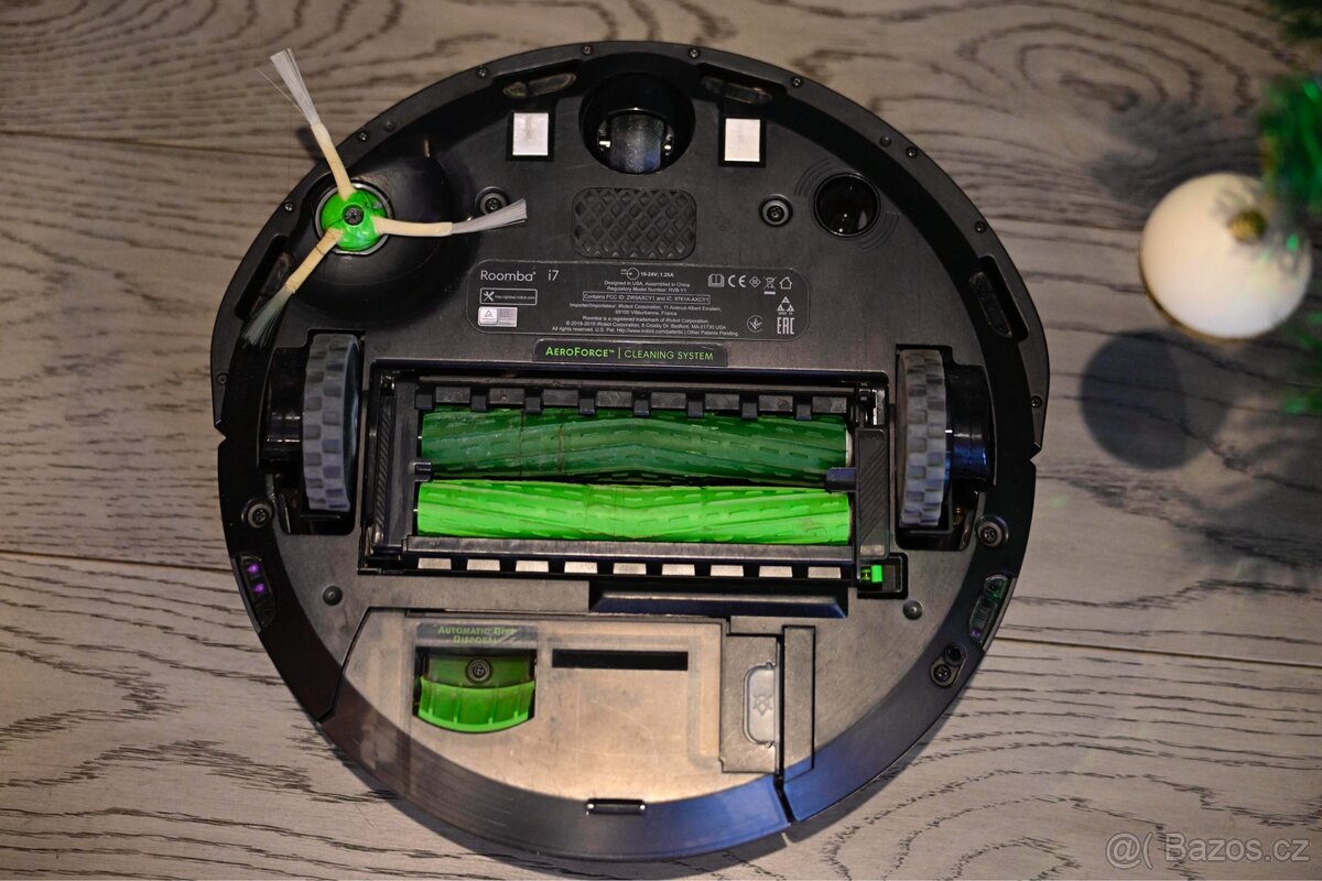 IRobot i7+ s dokovací stanicí - 4