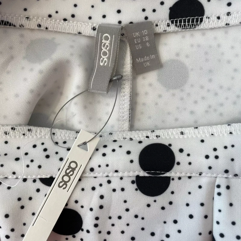 Minišaty s odhalenými zády - 4