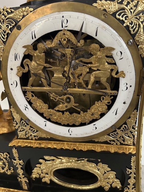 Empírové hodiny - kováři s hracím strojem zajímavý mode - 4