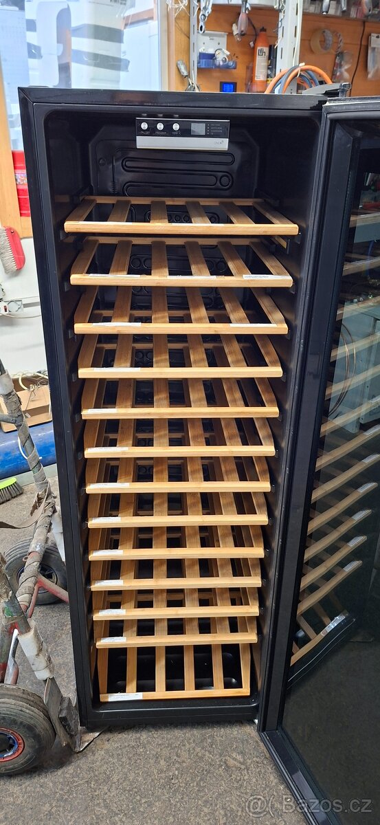 Prodám vinotéku výška 160 cm - 4