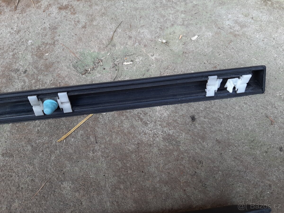 bmw e36 cabrio - boční lišty levá strana - 4
