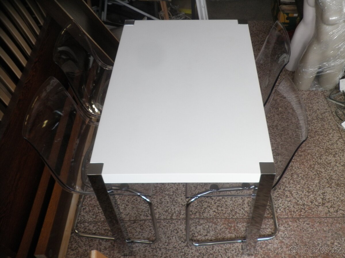 Jídelní stůl + 4 židle - 4