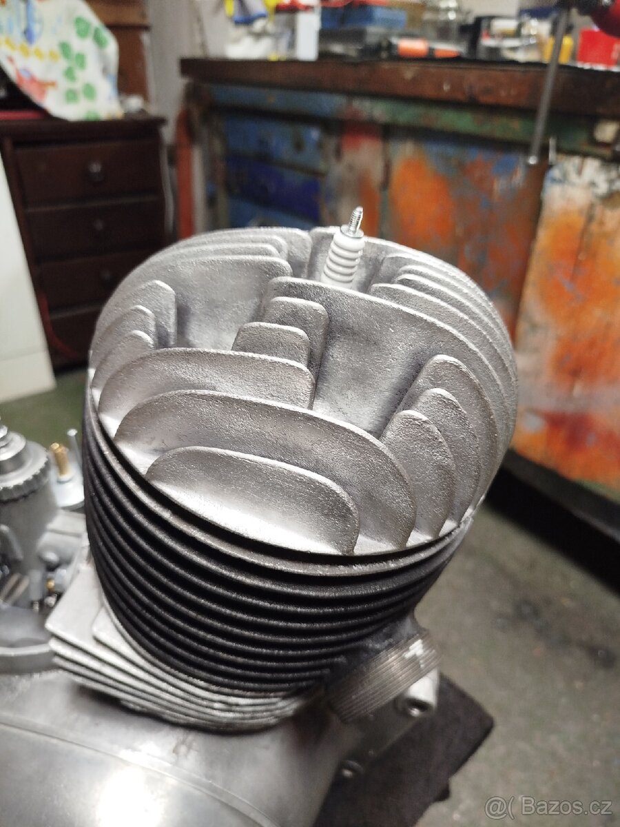 Prodám motor na kývačku Jawa 250/353 po generální opravě.
- 4