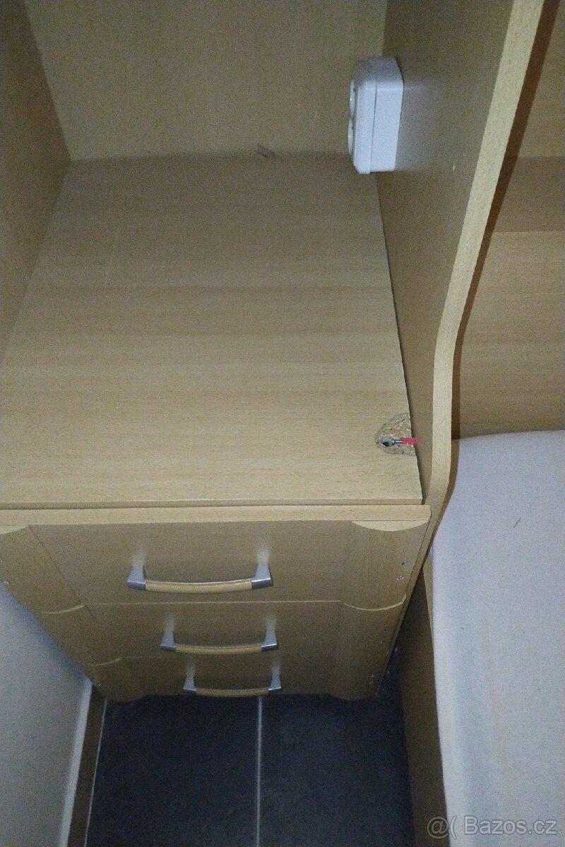 Manzelska postel se stenou - 4