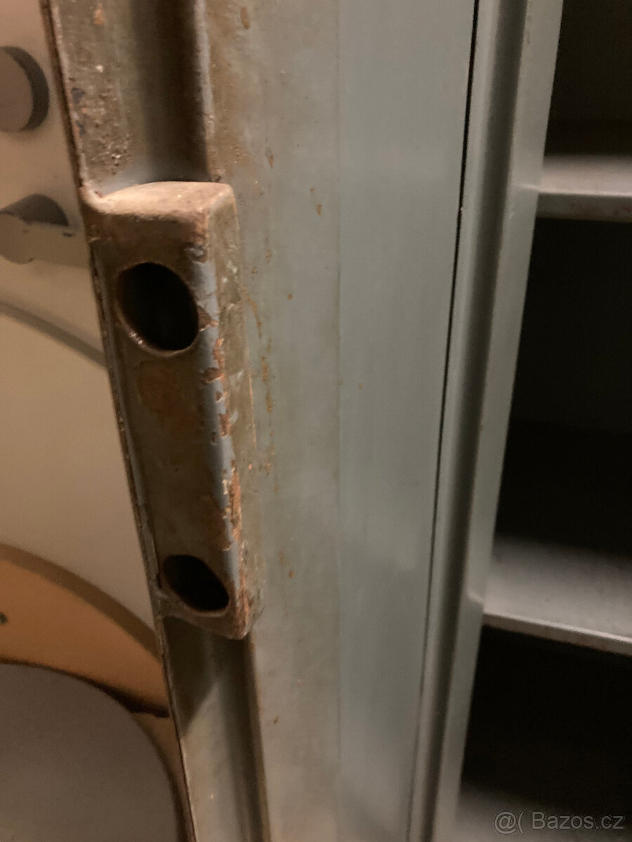 Trezor skříňový dvoudveřový za 6.000 kč - 4