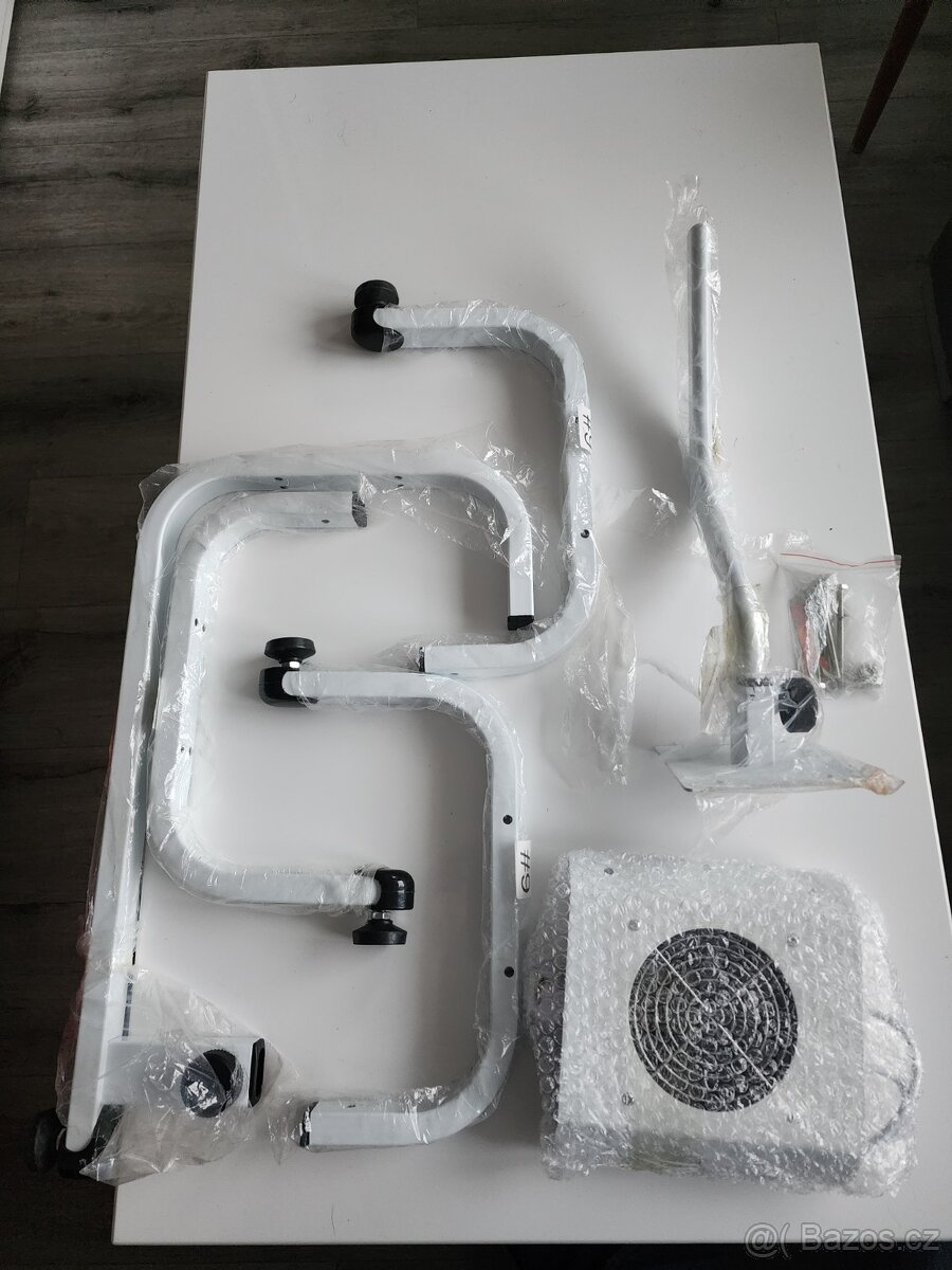 Pedikérská stolička s opěrkou nohy a odsáváním prachu - 4